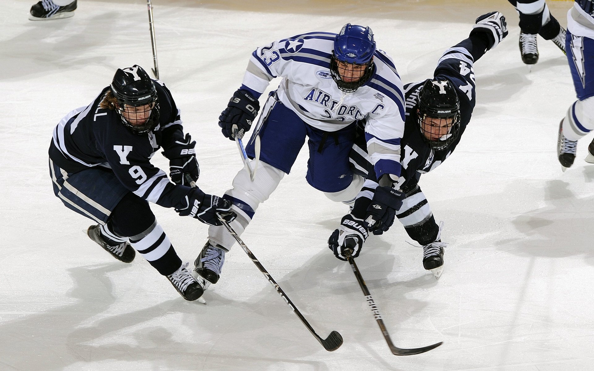 莱万多夫斯基重要时刻持续失利,瑞士队带队取胜!热度持续攀升
